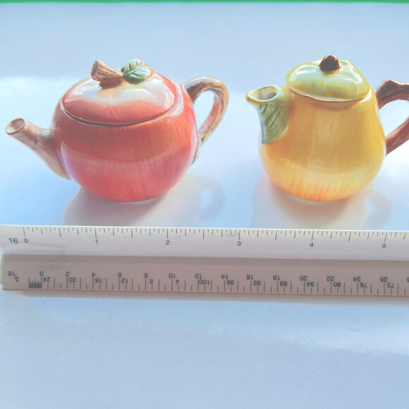 Russ Berrie & Co Miniature Fruit Apple and Pear Teapots - Picture 14 of 15